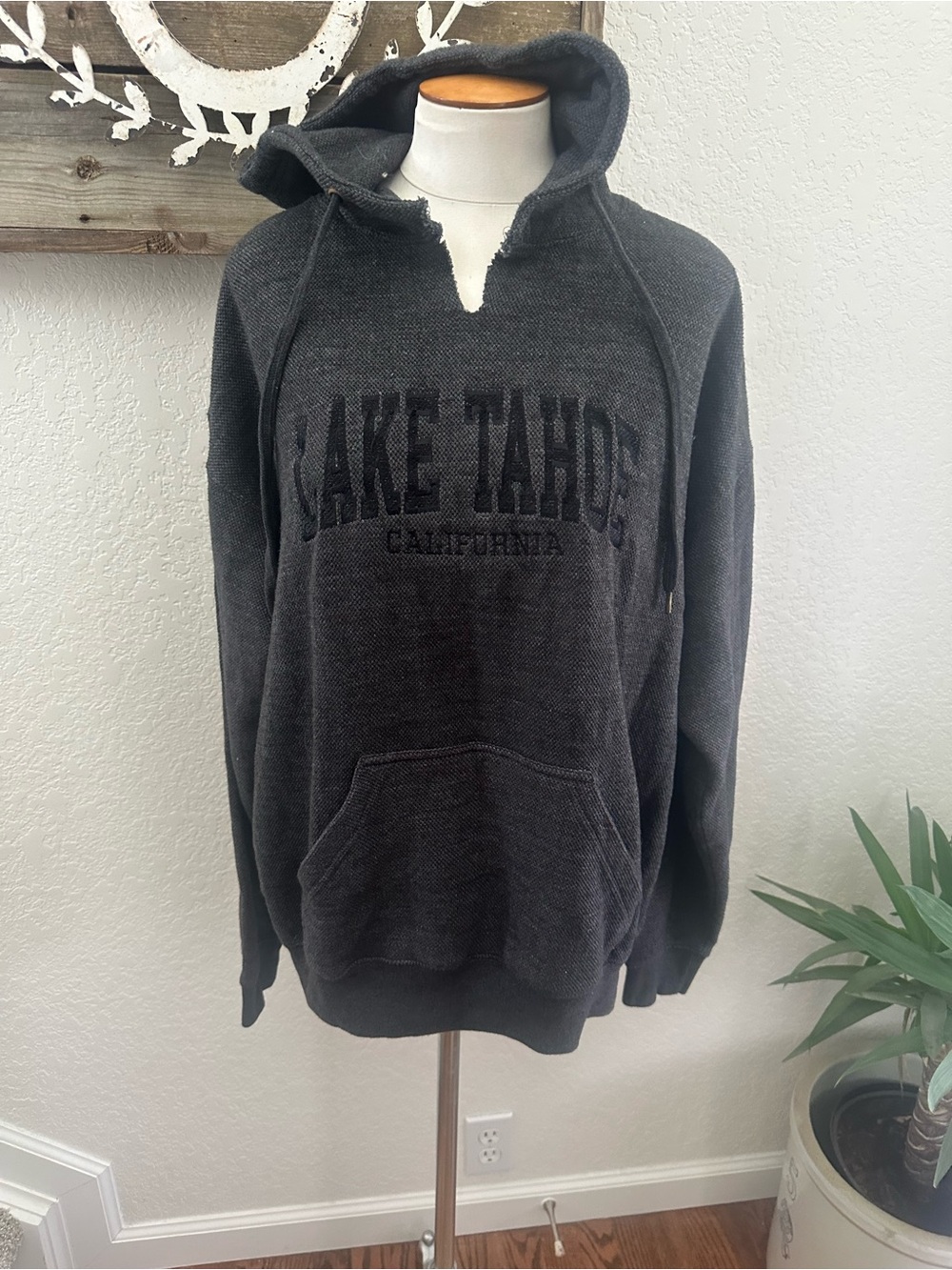 Lake Tahoe Hooded Pullover Sweatshirt Kangaroo pocket - Charcoal size XL